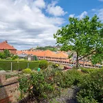 2 Bed In Oc-w124