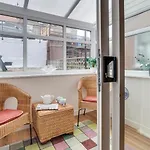 2 Bed In Oc-w124 *